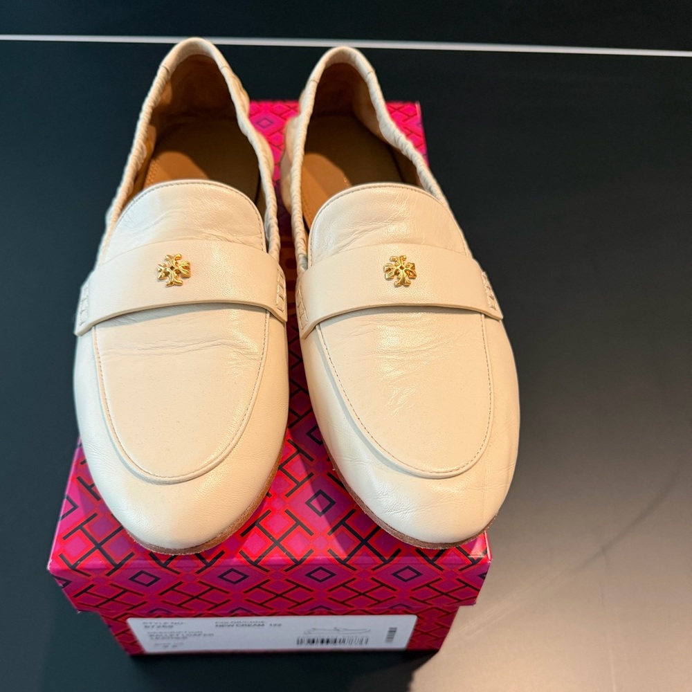 EUC Tory Burch Ballet Loafer in Cream - 8.5